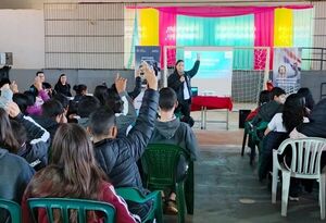Charla educativa en Bella Vista Norte identifica problemáticas que afectan a los jóvenes