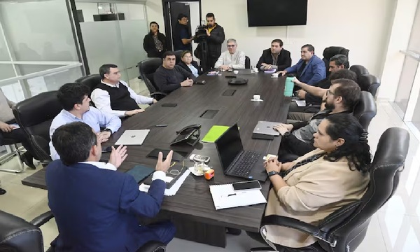 Los gremios del transporte mantienen la amenaza de paro ante falta de acuerdo con el Gobierno - OviedoPress