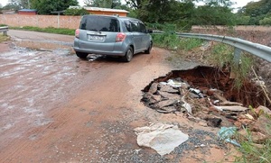 Peligro de derrumbe en transitada calle, advierten vecinos de Ñemby - OviedoPress