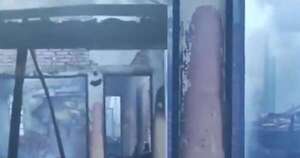 La Nación / Un incendio consumió completamente una vivienda en San Lorenzo