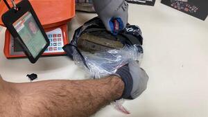 Frustran ingreso de marihuana camuflada en sets de maquillaje