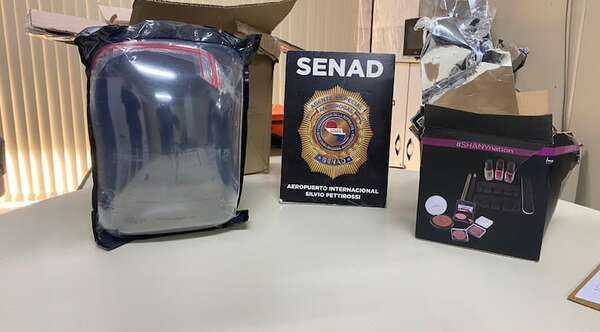 Detectan marihuana camuflada en sets de maquillaje en el aeropuerto