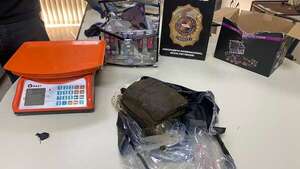 “Maquillar lo ilícito”: detectan marihuana camuflada en sets de maquillaje - Policiales - ABC Color