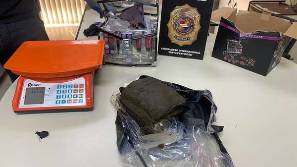 “Maquillar lo ilícito”: detectan marihuana camuflada en sets de maquillaje - Policiales - ABC Color