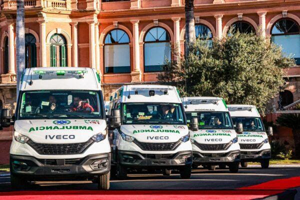 IVECO entrega ambulancias a Paraguay y amplía su presencia en licitaciones en América Latina - Amigo Camionero