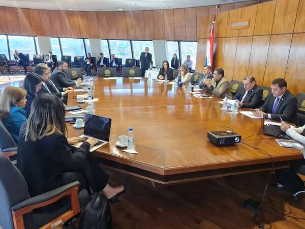 ¿Colapso de cajas fiscales en 2028? Tocar edad de jubilación entre medidas más posibles - Política - ABC Color