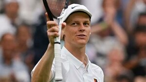 Versus / Sinner supera molestias en el codo y pasa a semifinales en Wimbledon