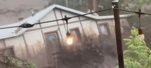 Una vivienda fue arrastrada por el río tras fuertes lluvias en Nuevo México