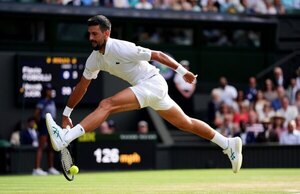 Versus / Djokovic sigue su rumbo en Wimbledon para aumentar su récord de títulos de Grand Slam