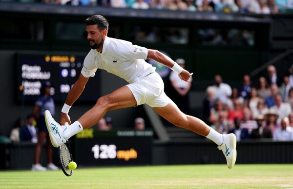 Versus / Djokovic sigue su rumbo en Wimbledon para aumentar su récord de títulos de Grand Slam