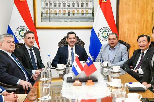 Villate se compara con un médico para “sacarle la nalga a la jeringa” a hackeos - Política - ABC Color