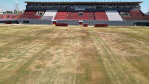 Estadio de Ciudad del Este, campo de jineteada con Bronco  - Fútbol - ABC Color