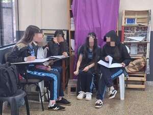 Crisis educativa: alumnos de todo un curso dan clases sin mobiliario escolar  - ABC en el Este - ABC Color