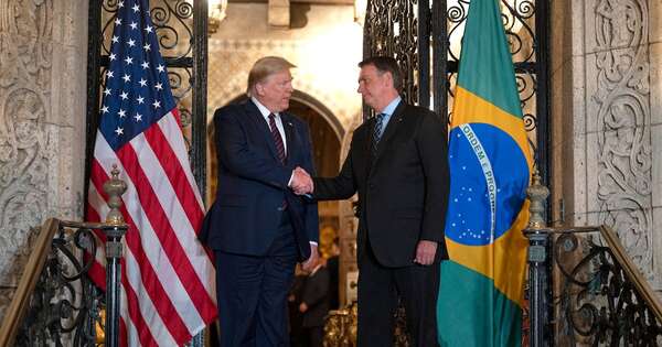 La Nación / Trump amenaza a Brasil con aranceles del 50 % en represalia por cómo trata a Bolsonaro
