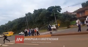 PERSISTEN EL CAOS VEHICULAR Y LA FALTA DE SEGURIDAD VIAL FRENTE AL COLEGIO KENNEDY