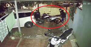 Video: roban moto de una vivienda en San Antonio  - Policiales - ABC Color