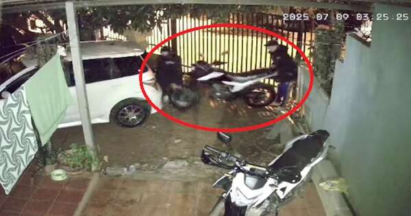 Video: roban moto de una vivienda en San Antonio  - Policiales - ABC Color