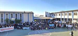 Polémica en Ypacaraí: Separan al director del colegio Don Bosco y los padres y alumnos exigen su restitución - Nacionales - ABC Color