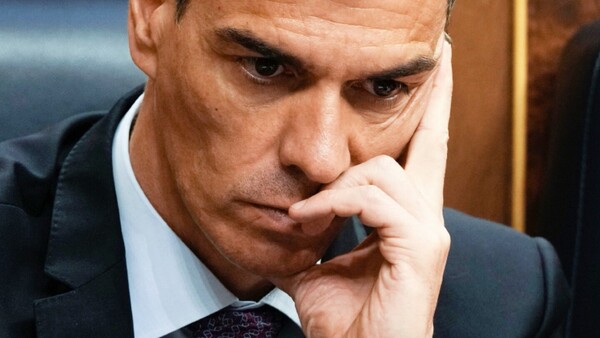 Sánchez no logra acallar pedidos de dimisión en su contra