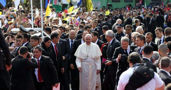 La Nación / Una década de aquel abrazo inolvidable: cuando el Papa Francisco pisó tierra guaraní
