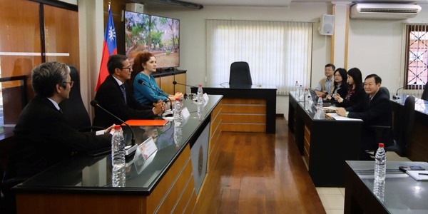 Abordaron IA, estrategias y desarrollo de cursos durante visita de comitiva taiwanesa