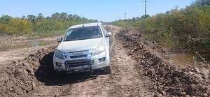 Con bombapú celebraron rehabilitación del camino a Fuerte Olimpo, tras 100 días de aislamiento - Noticias del Chaco - ABC Color