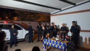 Vecinos oraron por el policía que reventó un parlante tras denuncia por polución sonora