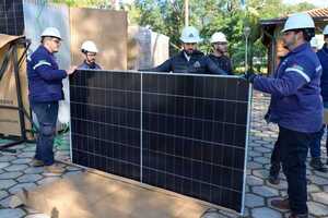Planta solar flotante de Itaipu avanza con la legada de paneles y ejecución de obras civiles - La Clave