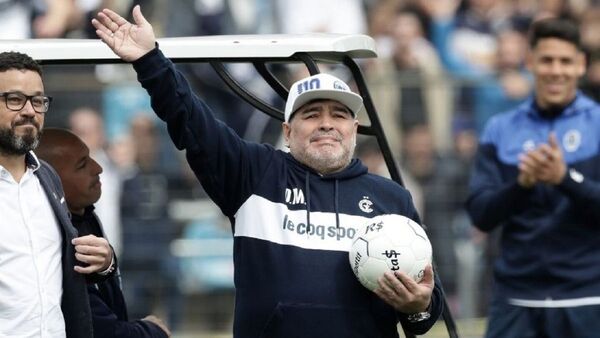 Suspenden el juicio a enfermera imputada por muerte de Maradona