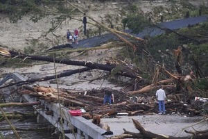 Texas: suben a 120 fallecidos por devastadoras inundaciones - ADN Digital