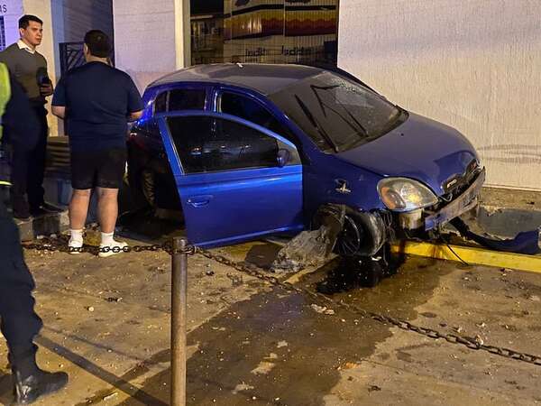 Aparatoso accidente de tránsito deja un herido sobre la avenida Eusebio Ayala - Policiales - ABC Color