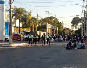 Casi 900 indígenas acampan frente a la sede del INDI
