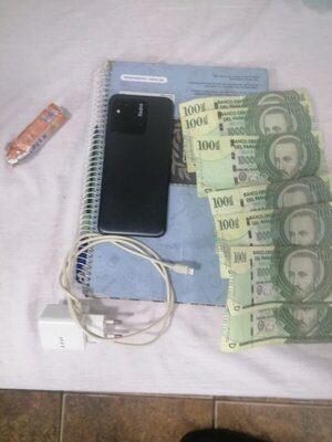 Allanan celda de docente pedófilo e incautan celular que utilizaba para dar clases y amenazar a su expareja - La Clave