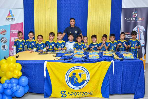 Entregan atuendos a la Selección Encarnacena de Futsal FIFA