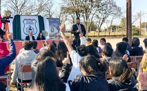 Jóvenes de Capitán Bado dialogaron sobre justicia social y cumplimiento de normas