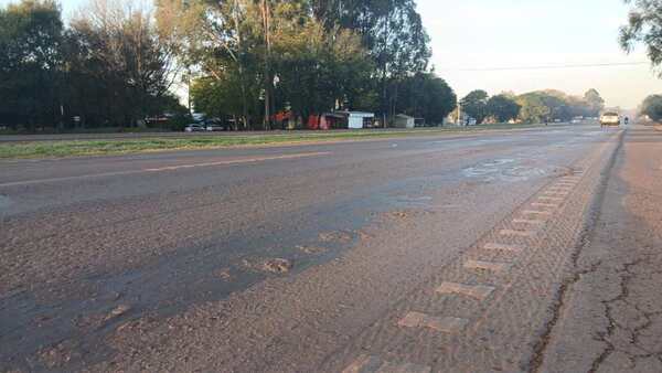 Tras aumento del peaje Tape Porã ejecuta reparaciones improvisadas