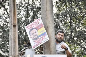 A huevazos, advierten que recibirán al concejal Cuevas en Itá Paso