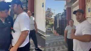 Fue a cortar la luz de un moroso y terminó ligando