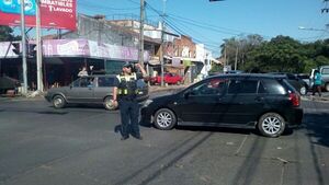 Nuevo director de PMT saca a los mal estacionados en Mercado 4: "Llegué para lavar la cara"