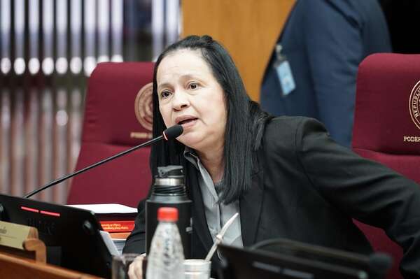 ¿Pedirá pensión para él y su helicóptero? Yolanda arremete contra Peña por defender jubilación vip de parlamentarios   - Política - ABC Color