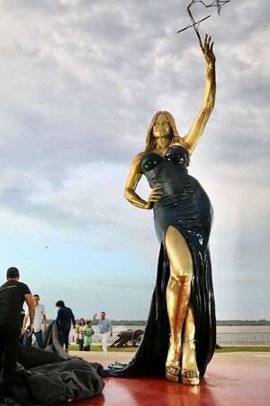 Sofía Vergara tiene su propia estatua monumental  - Gente - ABC Color