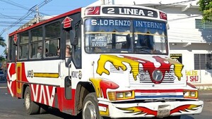 Video: Choferes discuten, se chocan y provocan un susto a pasajeros