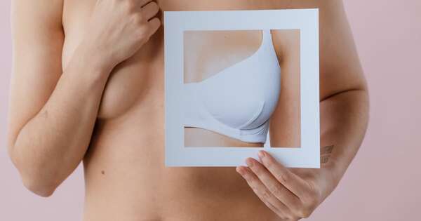 Diario HOY | Tatuadora regala su arte a mujeres que vencieron el cáncer