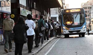 Paro de buses podría afectar a más de 100.000 trabajadores y causar pérdidas millonarias – Prensa 5