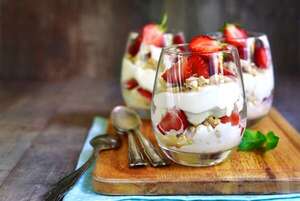 Es momento de preparar copas de frutilla en capas: postre fácil - Gastronomía - ABC Color