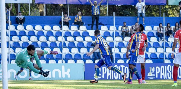 Versus / Luqueño comienza con todo y hunde más al General