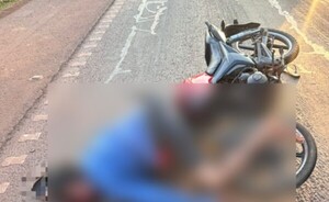 Motociclista resulta herido tras chocar contra un tractocamión 