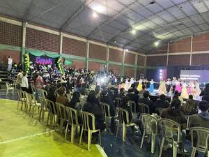 Éxito del festival "Voces de mi Barrio" en Encarnación: una noche de talento juvenil