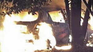 Quemaron el auto de una directora de colegio y apuntan a su expareja