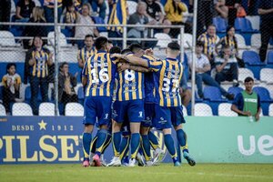 Versus / Luqueño vuelve a ganar dos partidos en el arranque de un torneo luego de casi dos décadas